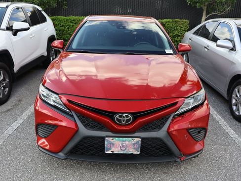 Used 2020 Toyota Camry SE image 5