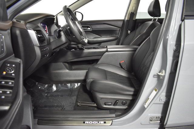 Used 2021 Nissan Rogue Platinum AWD/4WD image 11