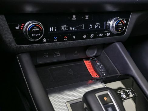 Used 2024 Mitsubishi Outlander 4WD Plug-In Hybrid image 35