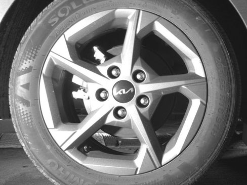 Used 2025 Kia K4 LXS image 15