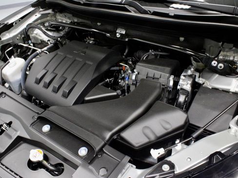 New 2025 Mitsubishi Eclipse Cross LE image 28