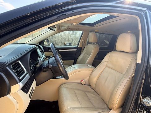 Used 2016 Toyota Highlander XLE image 2