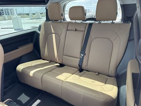 Used 2025 Land Rover Defender 90 S image 23