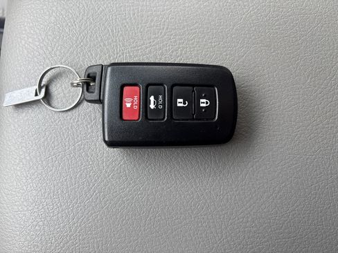 Used 2015 Toyota Camry XSE image 36