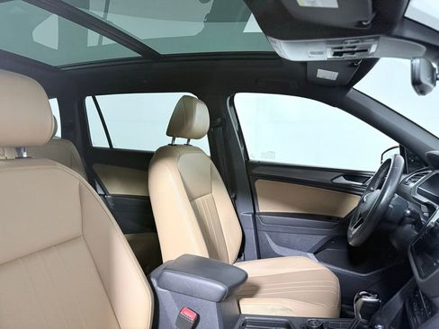 Used 2022 Volkswagen Tiguan SE AWD/4WD image 24