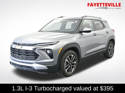 Used 2025 Chevrolet TrailBlazer LT FWD image 1