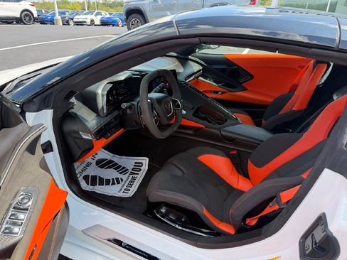 Used 2025 Chevrolet Corvette Stingray Premium Conv w/ Z51 Performance Package RWD image 15