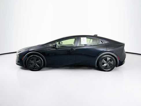 Used 2024 Toyota Prius LE FWD image 4