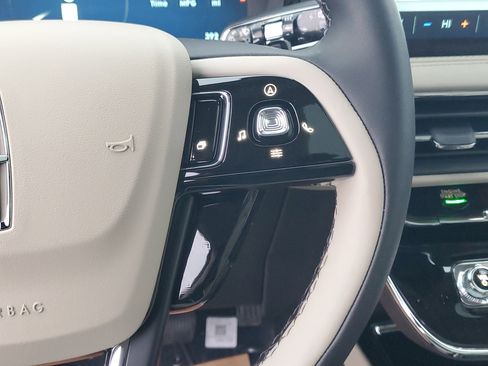 New 2026 Lincoln Corsair Premiere image 18