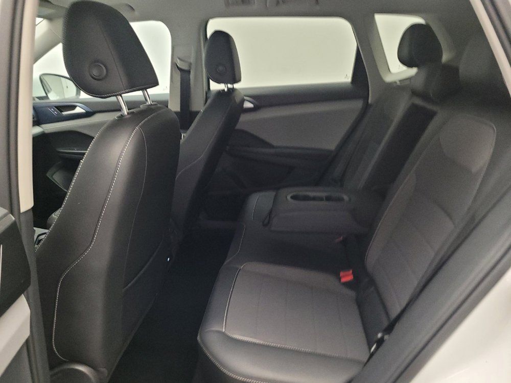 Used 2023 Volkswagen Taos SE w/ Panoramic Sunroof Package FWD image 18