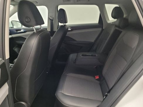 Used 2023 Volkswagen Taos SE w/ Panoramic Sunroof Package FWD image 18