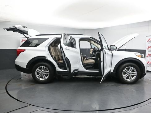 Used 2024 Ford Explorer XLT w/ Equipment Group 202A AWD/4WD image 39