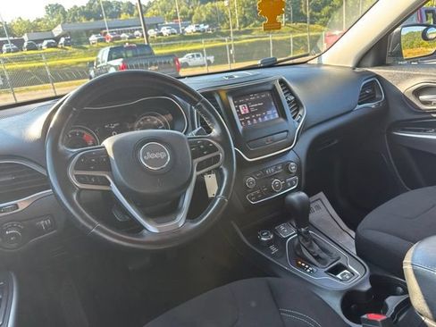 Used 2019 Jeep Cherokee Latitude w/ Cold Weather Group AWD/4WD image 12