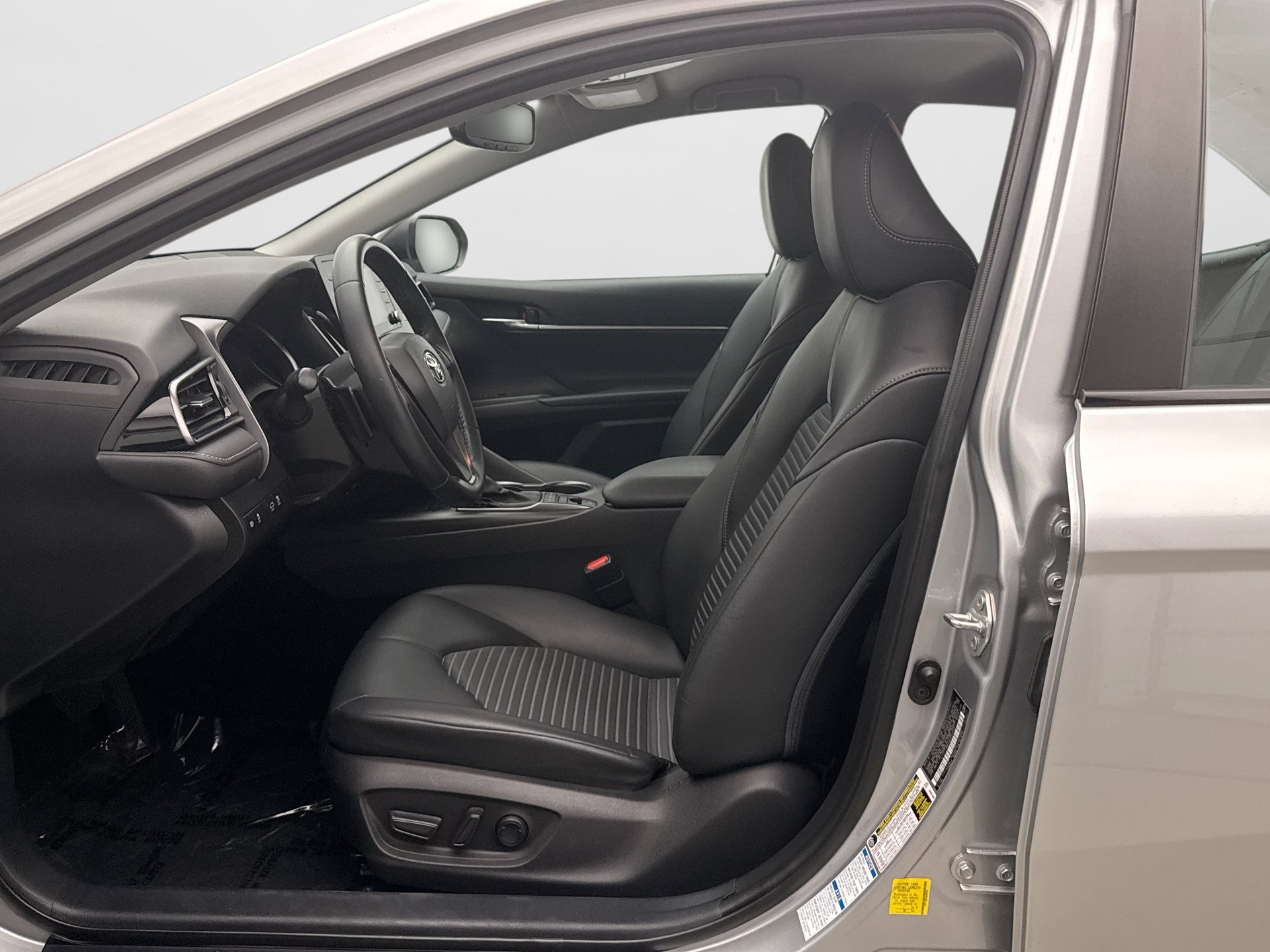 Used 2022 Toyota Camry SE w/ Convenience Package AWD/4WD image 11
