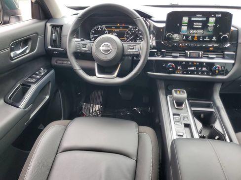 Certified 2025 Nissan Pathfinder SL FWD image 16