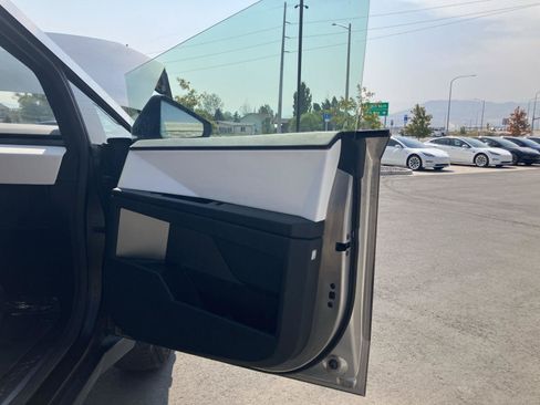 Used 2024 Tesla Cybertruck AWD Crew Cab image 22