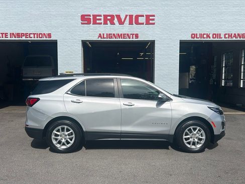 Used 2022 Chevrolet Equinox LT image 1