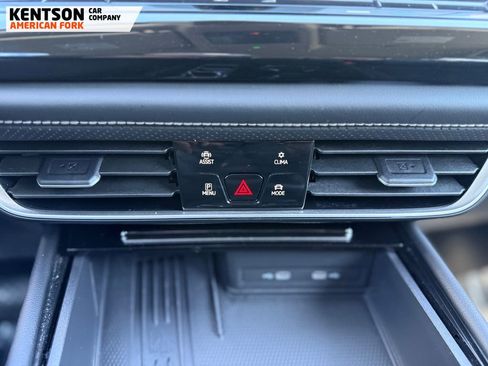 Used 2025 Volkswagen Atlas SE AWD/4WD image 29