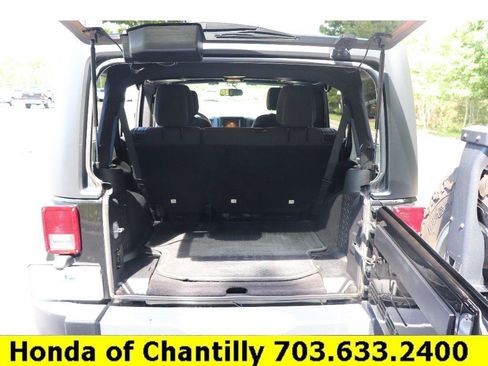 Used 2015 Jeep Wrangler Unlimited Sahara w/ Connectivity Group AWD/4WD image 23