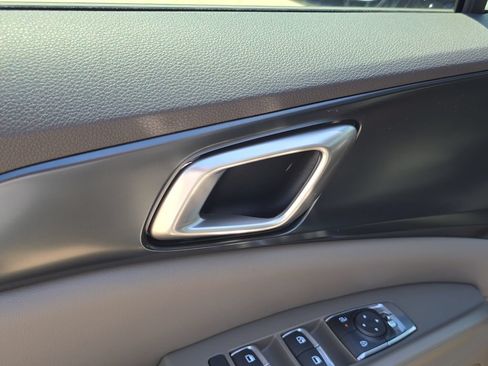 New 2027 Kia Carnival LX FWD image 19