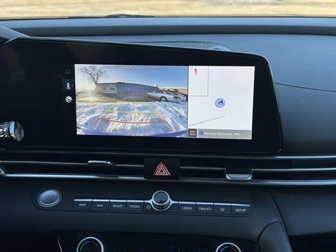 Used 2024 Hyundai Elantra SEL w/ Convenience Package image 4