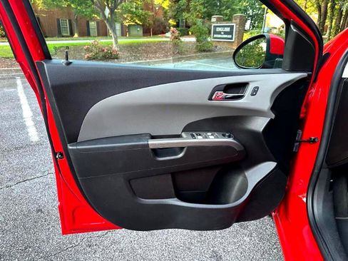 Used 2017 Chevrolet Sonic Premier image 18