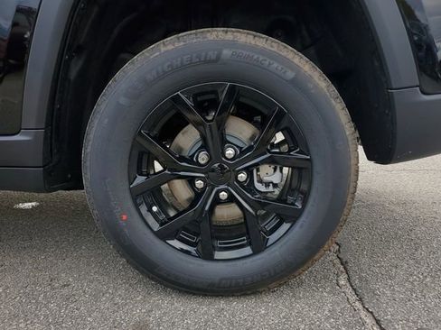 New 2025 Jeep Grand Cherokee Altitude image 10