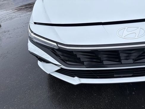 Certified 2025 Hyundai Elantra Limited image 37