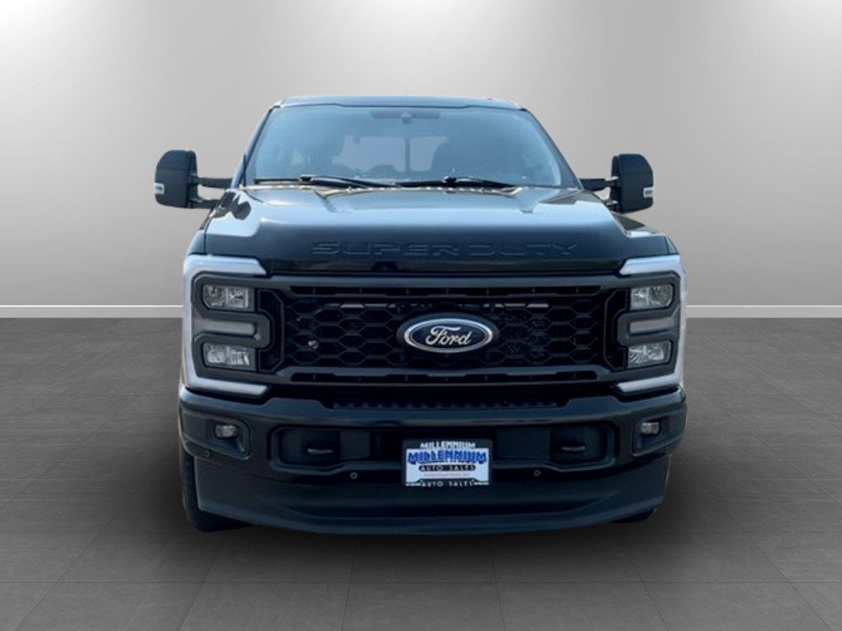 Used 2023 Ford F350 Lariat w/ Lariat Ultimate Package AWD/4WD image 3