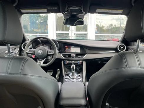 Used 2022 Alfa Romeo Giulia Quadrifoglio RWD image 44