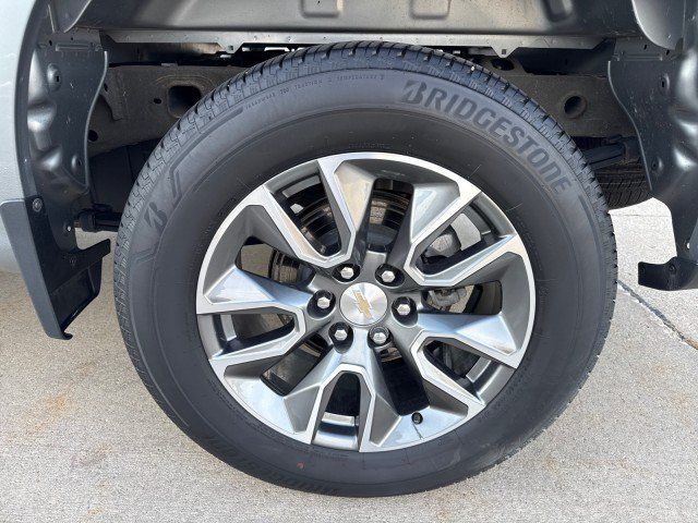 Used 2024 Chevrolet Silverado 1500 LT AWD/4WD image 11