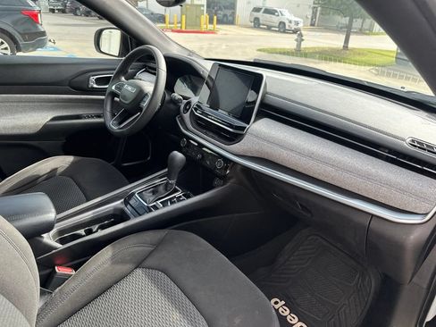 Used 2025 Jeep Compass Sport AWD/4WD image 10