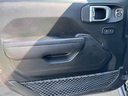 Used 2022 Jeep Gladiator Willys image 19