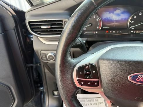 Used 2022 Ford Explorer XLT w/ Equipment Group 202A AWD/4WD image 16