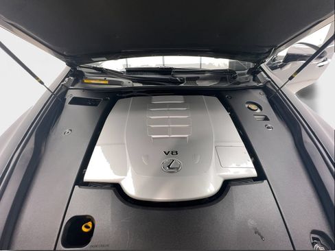 Used 2015 Lexus LS 460 w/ Ultra Luxury Package RWD image 19
