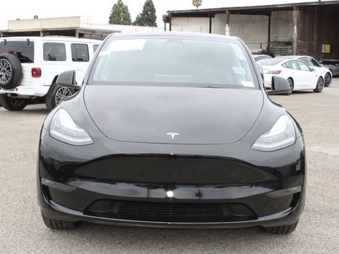 Used 2023 Tesla Model Y Long Range AWD/4WD image 2