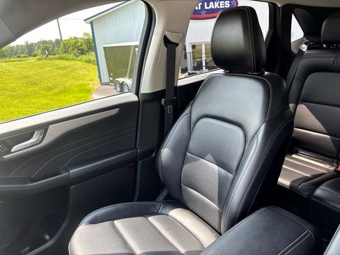 Used 2022 Ford Escape SEL w/ Technology Package image 32