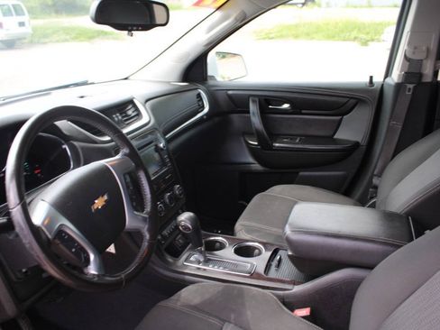 Used 2017 Chevrolet Traverse LT w/ Style and Technology Package AWD/4WD image 18