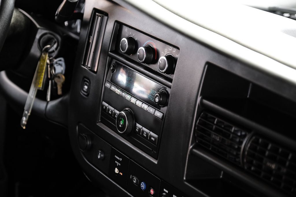 Used 2017 Chevrolet Express 2500 RWD image 15