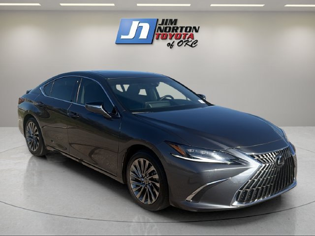 Used 2024 Lexus ES 300h Ultra Luxury w/ Accessory Package (Z2) FWD image 3