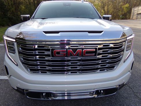 Used 2025 GMC Sierra 1500 Denali image 3
