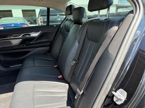 Used 2018 BMW 740i image 21