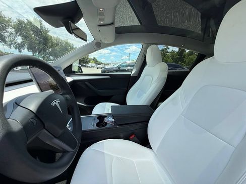 Used 2024 Tesla Model Y Long Range AWD/4WD image 20