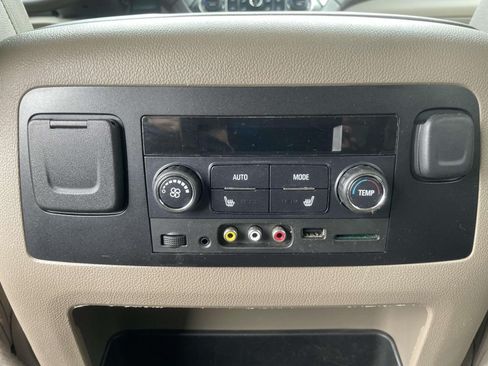 Used 2016 Chevrolet Suburban LT RWD image 12