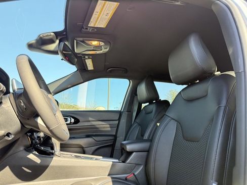 New 2026 Jeep Compass Latitude image 24