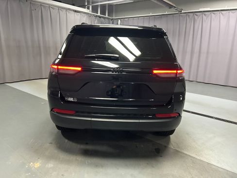 Used 2025 Jeep Grand Cherokee Altitude image 6