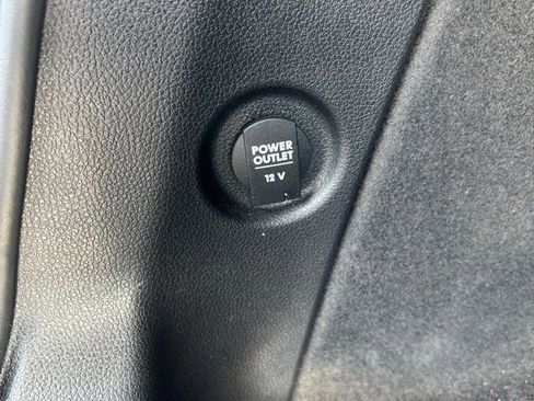 Used 2018 Porsche Macan Sport Edition image 12