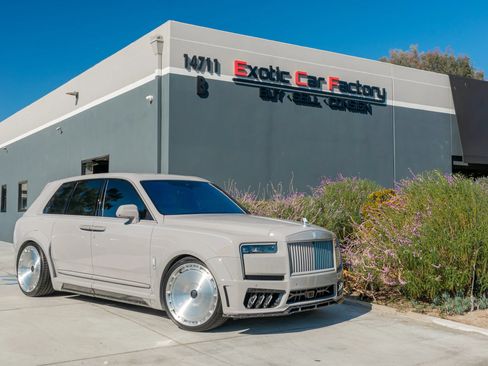 Used 2025 Rolls-Royce Cullinan Black Badge AWD/4WD image 1