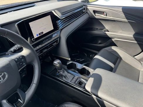 Used 2025 Toyota Camry SE w/ Convenience Package FWD image 15