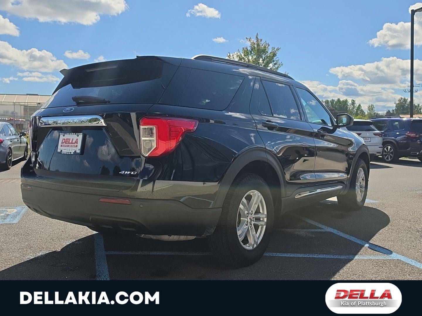 Used 2023 Ford Explorer XLT AWD/4WD image 13